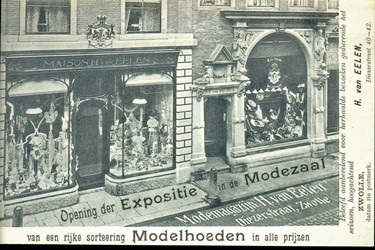 <p>Prentbriefkaart uitgegeven door H. van Eelen met daarop de winkelpui die in 1894 naar een ontwerp van architect G.B. Broekema geplaatst is. </p>
